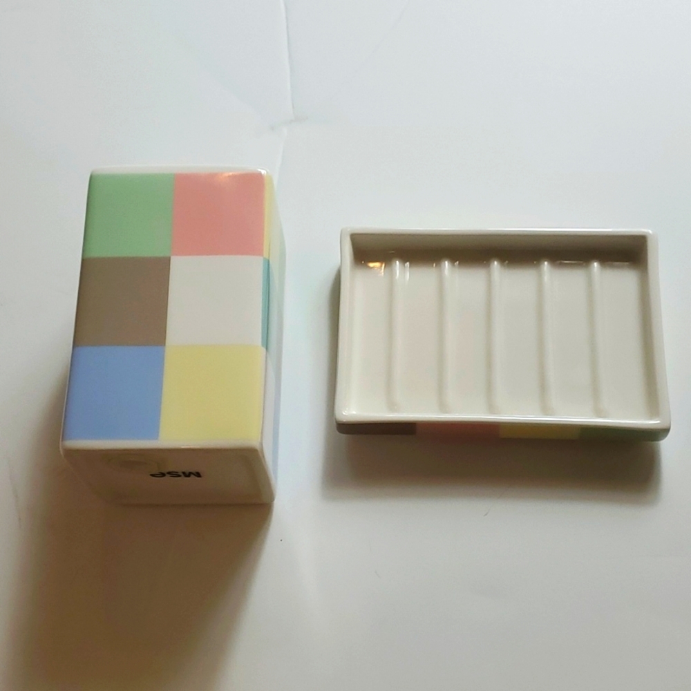 Colorblocked 2 piece bathroom set